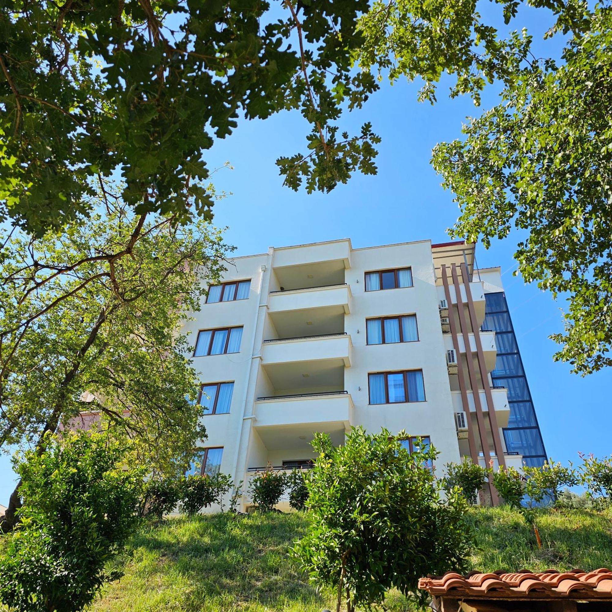 Green Hill Apartments ウルツィニ エクステリア 写真